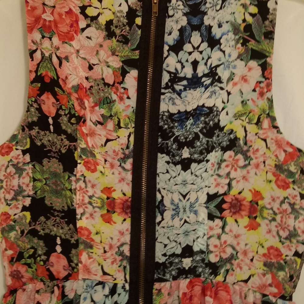 SPEECHLESS FLORAL DRESS FREE WHEN BUNDLED WITH PURCHASE OF $25 OR MORE - Picture 6 of 7